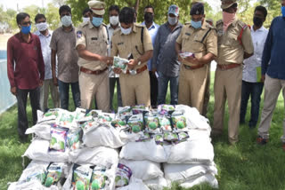 fake cotton seeds Seized in Adilabad district its worth Rs.5.50 lakhs rupees