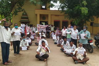 citu leaders protest at chellapalli krishna district