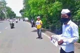 handcart-traders-agitation-for-permission-to-start-business-in-sangli