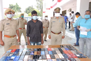 police arrested mobile thieve in  ambedkarnagar