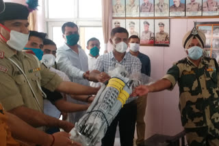 बाड़मेर न्यूज़, Umbrellas to BSF personnel