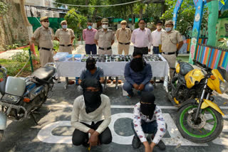 Four crooks arrested with 106 mobile phones in Kalkaji