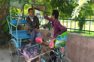 Driver forced to sell rickshaw in delhi