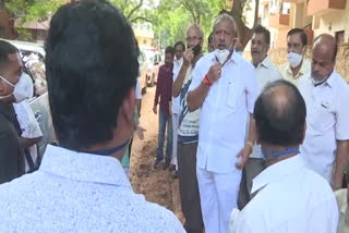 Minister Bhairati warned road officials at dharwad