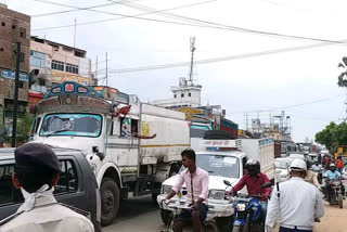 patna: traffic jam due to heavy sand vehicles