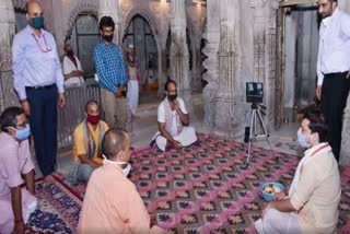 cm yogi reached kashi vishwanath temple