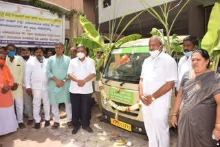 Shetter handed over solid waste management vehicle to 15 gram panchayats