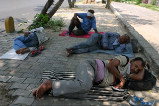 Workers forced to sleep on the pavement waiting for work in front of IHBAS hospital corona virus