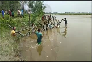 villagers trying to control coastal erosion of pagladia river