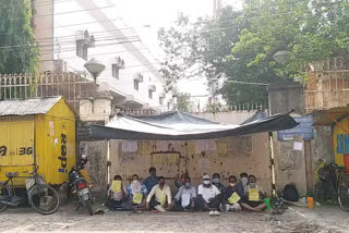 BSNL contract workers go on hunger strike in Hooghly