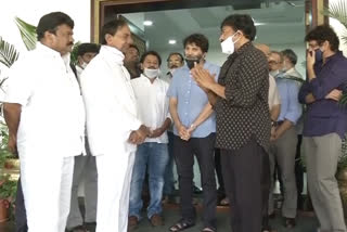 megastar-chiranjeevi-and-director-ss-rajamouli-thanks-to-cm-kcr-over-permits-to-movies-shooting-in-telangana