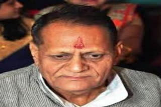 mobe-attacked-on-former-pro-scindia-mla-munnalal-goel-in-gwalior