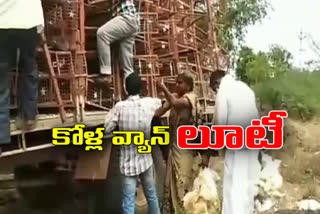 Poultry vehicle Accident In Manavapadu