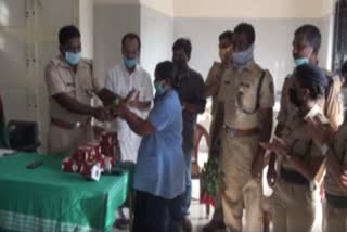 Student Police and Kerala Bakery Association  honoring the cleaning workers  ഇടുക്കി വാർത്ത  idukki news  ശുചീകരണ തൊഴിലാളികള്‍ക്ക് ആദരം