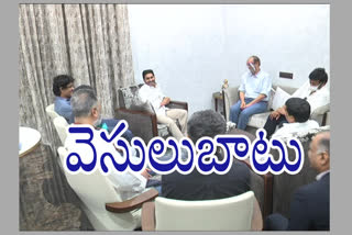 CINEMA INDUSTRY DELEGATES MEET WITH CM FOR MOVIE MAKING ISSUE