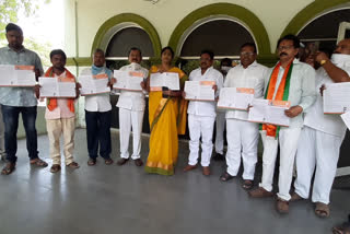 Adilabad MP Soyam Bapurao released the leaflets of Atma Nirbhar Bharat Sandesh at the R&B guest house in Nirmal district.