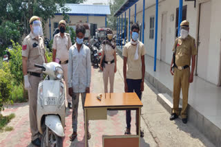 two thieves arrested in paschim vihar by delhi police