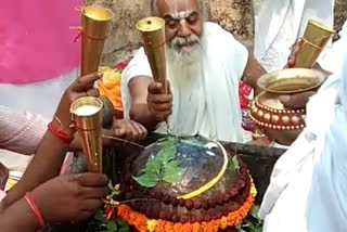 राम जन्मभूमि में भगवान शशांक शेखर का अभिषेक सम्पन्न