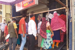 crowd in market of dhamtari