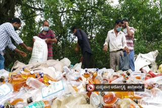 21-lakh-rupees-valu-liquor-destroyed-in-karawara