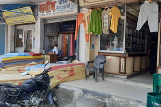 Shopkeepers are unhappy due to non-purchase during Unlock-1 In muradnagar