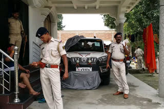 huge quantity of liquor recovered from the basement of junk shop in muzaffarpur