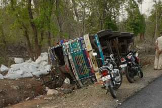 Three dead, 7 injured as speeding truck overturns in Madhya Pradesh's Chhatarpur