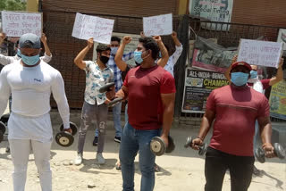 gym owners protest for demanding govt to open gym at shiv vihar