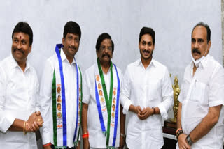 sidda-raghava-rao-joins-ycp-along-with-his-son