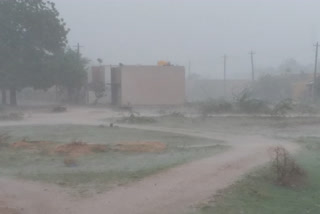 Heavy rain in part of raichuru with thunder and lighting