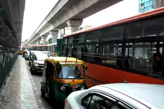 heavy traffic due to cluster bus malfunctioning at nangloi-peeragarhi road in delhi