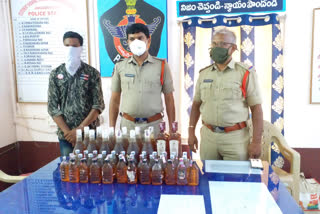 illegal-liquor-moving-from-telangana-is-seize-in-gopalapuram