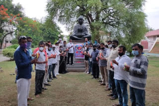 Reporters paid tribute to journalist Manoj Kumar at langar house