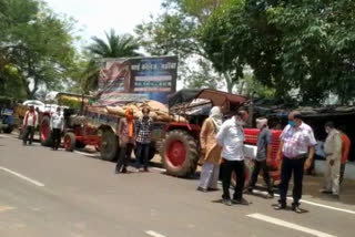 Naugaon SDM seized 4 tractors loaded with illegal gram coming from uttarpradesh in chhatarpur