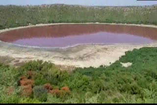 Lonar lake water  Lonar lake water red  Maharashtra  Buldhana  ലോണാര്‍ തടാകം ചുവന്നു  ലോണാര്‍ തടാകം  മഹാരാഷ്‌ട്ര