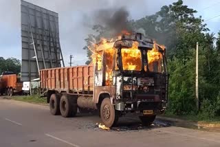 ସର୍ଟସର୍କିଟରୁ ଜଳିଗଲା ଟ୍ରକ, ଡ୍ରାଇଭର ହେଲପର ସୁରକ୍ଷିତ