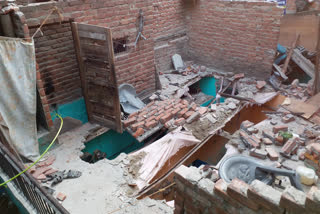 House wall collapsed in Sant Nagar one youth dies and two injured