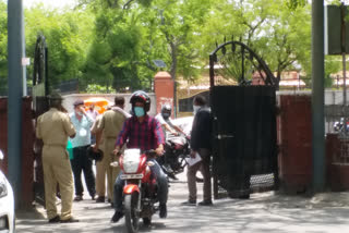 Ajmer news, main gate closed, district headquarters