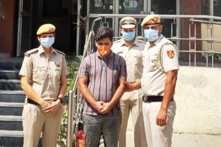 north west delhi cyber cell arrested youth for commenting badly online