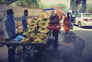 fruit seller facing problems in unlock 1 at Surajmal Metro Station in delhi