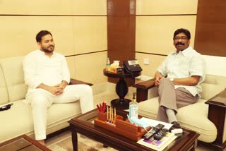 Tejashwi Yadav met Hemant Soren in Ranchi