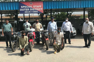 The team of special staff arrested two vicious thieves