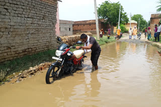 People are having problems with a shabby road in bhojpur