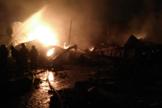 heavy fire in chemical factory at swaroop nagar in delhi
