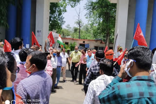 Indian Coal Mines Mazdoor Union protested against privatization of Coal India