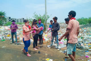 masks distributed to garbage pickers