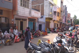 Line of people outside the bank in Neemuch