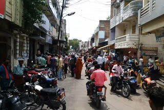 Rumor of lockdown again increased crowd in markets