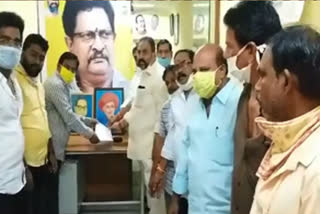 krishna district gudivada tdp leaders protest against acchhennayudu arrest