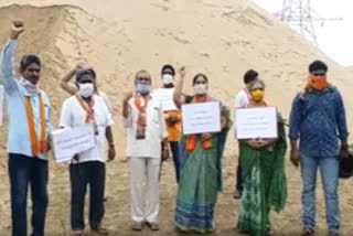 bjp leaders protest in east godavari dst prathipadu about sand transport